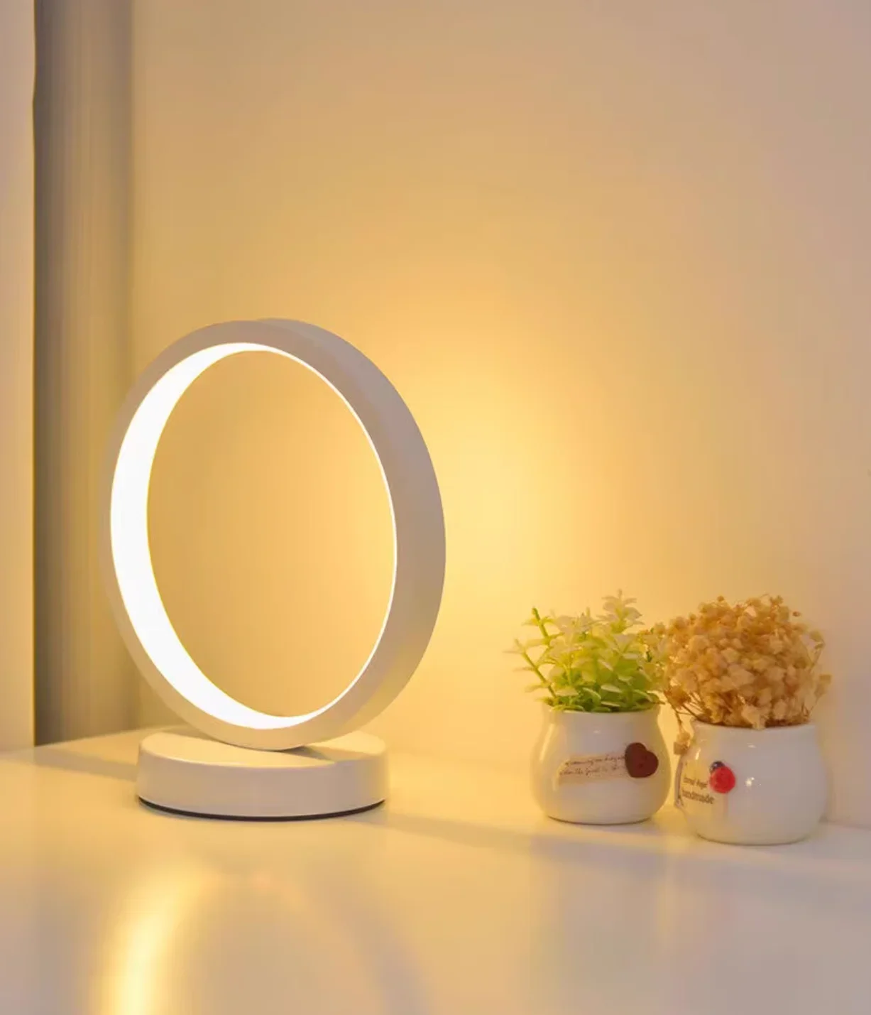 Imagen de Lámpara LED de Mesa con Anillo Circular - Iluminación Moderna y Regulable