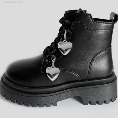 Image de Boucles décoratives étoiles et cœurs argentées pour chaussures