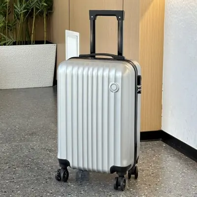 Image de Valise 20 Pouces Rigide - Élégante & Résistante