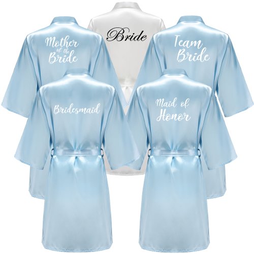 Afbeelding van Stijlvolle Blauwe Badjas met Witte Letter – Perfect voor Bruid & Bruidsmeisjes