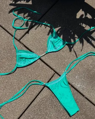 Image de Bikini Léopard & Jaune - Style Audacieux pour l'Été 2025