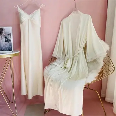 Image de Robe de Nuit Longue en Satin avec Dentelle - Ensemble Séduisant