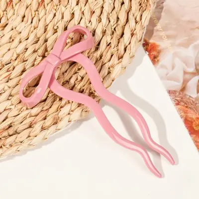 Image de Bâton à Cheveux avec Nœud en Forme de U - Accessoire Coiffure Élégant