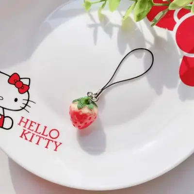 Image de Porte-clés Fraise Rouge Mignon en Résine