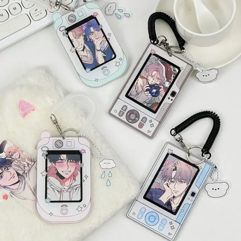 Immagine di Portafoto K-pop a Forma di Smartphone in Acrilico da 3 Pollici, Design Kawaii con Ciondolo per Borsa – Porta Foto per Carte Fotografiche, Accessorio Scolastico e da Ufficio