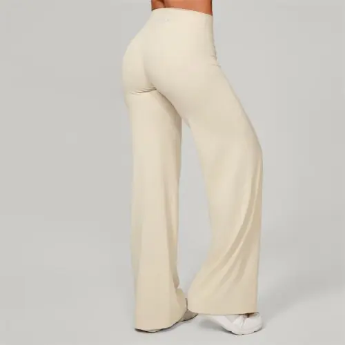 Khaik de la couleur Beige