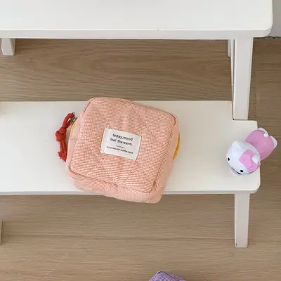 Image de Sac Cosmétique Matelassé à Carreaux - Style Rétro & Pratique