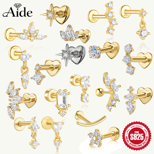 Immagine di Orecchini a Bottone in Argento Sterling 925 con Zirconi Geometrici e Sfera a Forma di Cuore - Design Elegante e Moderno