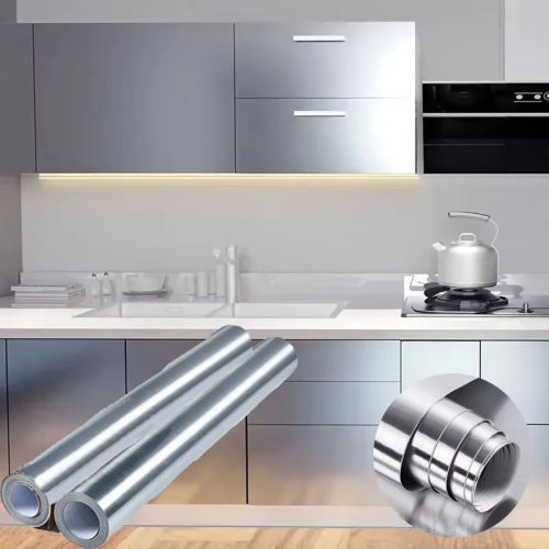 Afbeelding van Zelfklevend geborsteld zilveren behang 40 cm breed – Brandwerend, waterdicht en modern voor keuken, woonkamer en koelkast