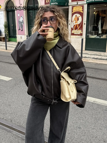 Imagen de Chaqueta informal de cuero corta con cinturón y cremallera para mujer, abrigo holgado de PU con bolsillo liso, chaqueta de calle versátil para uso diario en otoño 2025
