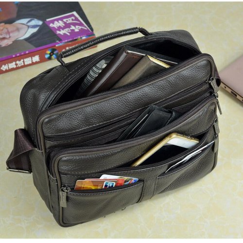Immagine di Borsa a Tracolla da Viaggio per Uomo in Pelle Sintetica Resistente con Compartimenti Organizzati e Design Moderno