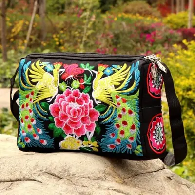 Image de Sac Bandoulière Femme Fleurs Brodées - Grand Volume & Élégant