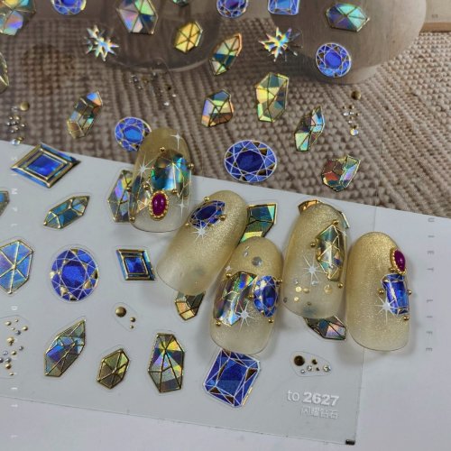 Immagine di Eleganti adesivi per nail art 5D con scettro dorato Splendide pietre preziose di lusso con motivo co...