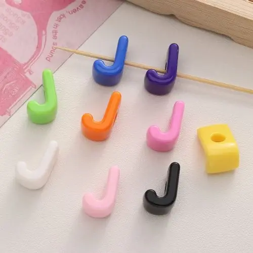 Image de Perles de Lettres Acryliques Colorées - Création de Bijoux