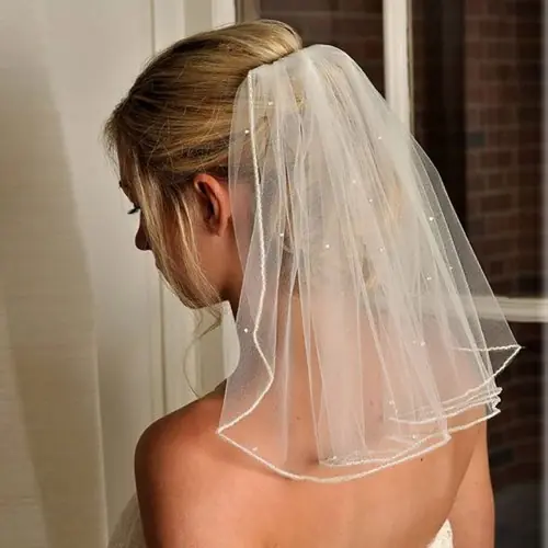 Image de Voile de Mariée Court en Maille Douce avec Peigne