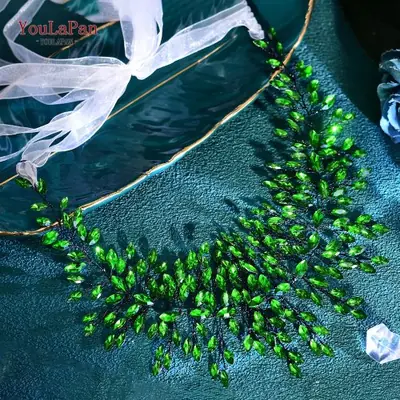 Image de Ceinture de Mariée en Argent avec Strass - Élégance et Luxe