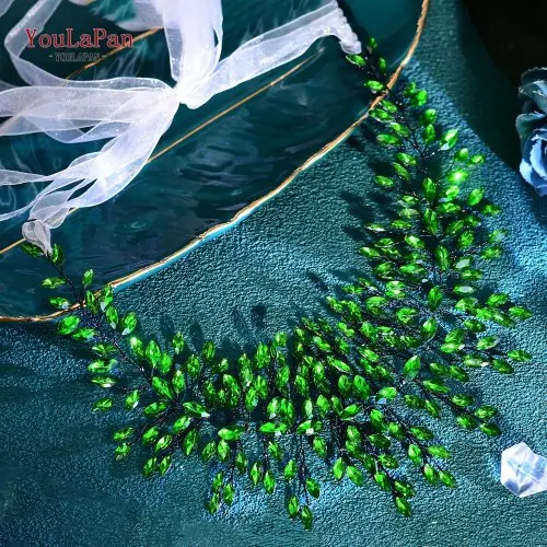 Image de Ceinture de Mariée en Argent avec Strass - Élégance et Luxe