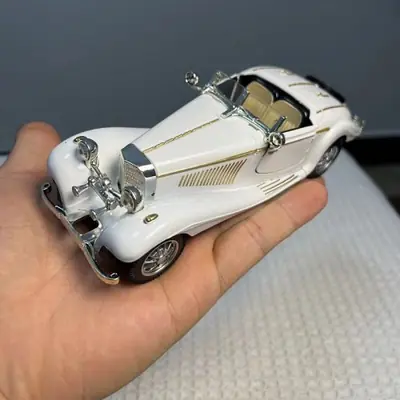 Image de Voiture Miniature Vintage 1:28 - Modèle Alliage Rétractable