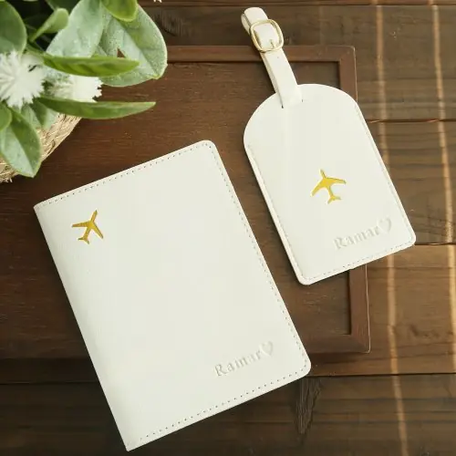 Image de Porte-passeport personnalisé en cuir synthétique