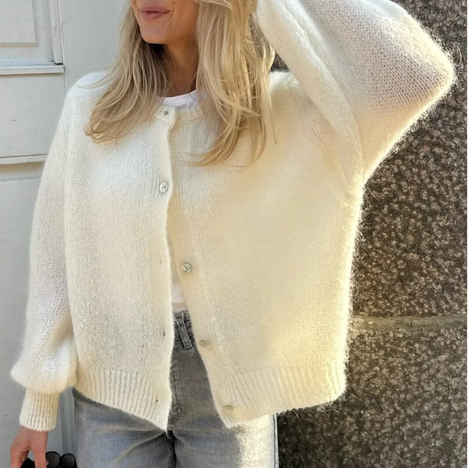 Bild von Weicher Damen-Strickpullover mit Einreihigem Knopfverschluss – Langer Arm, Lockere Passform, Solider Farbton, Herbstmode 2024