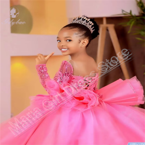 Immagine di Abito da Prima Comunione per Bambina in Raso di Seta con Fiori Personalizzati, Collo Trasparente e Maniche Lunghe – Stile Principessa per Occasioni Speciali