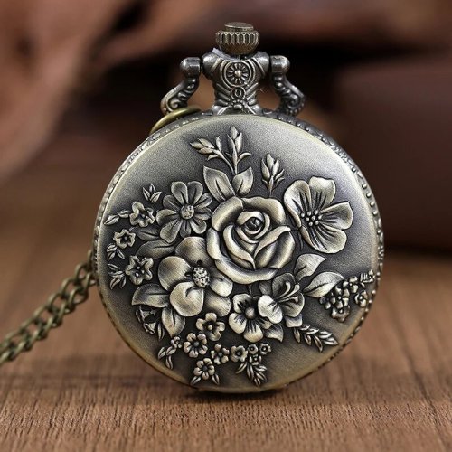 Bild von Römische Ziffern Quarz Taschenuhr Männer Frauen Hohlgehäuse Schnitzen Designs Halskette Beste Geschenke für Männer Frauen
