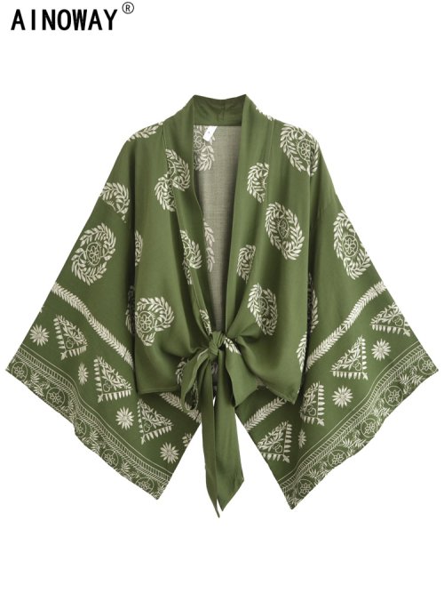 Zdjęcie Boho Kimono z Kwiatowym Printem – Elegancka Sukienka i Osłona do Bikini