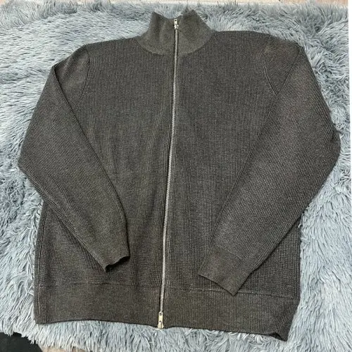 Gris oscuro