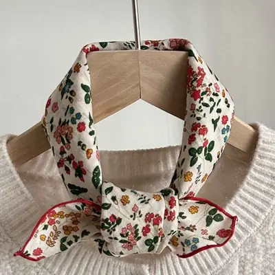 Image de Écharpe Soie Bohème Imprimée Fleur - Style Élégant & Polyvalent