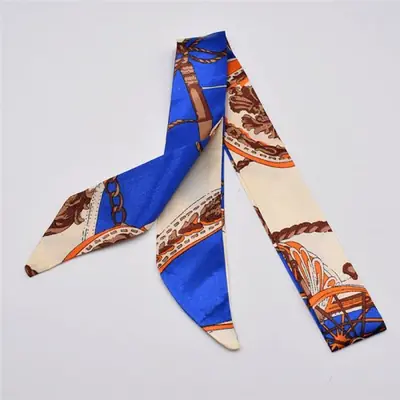 Image de Foulard Soie Élégant - Petit Foulard Tendance 2021