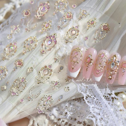 Afbeelding van Elegante Gouden Scepter 5D Nagelstickers met Prachtige Edelsteen en Luxe Hoofddeksel Patroon – Zelfklevende Manicure Stickers voor een Royale Look