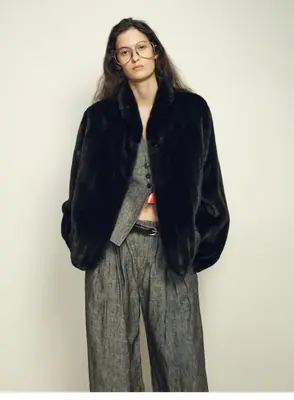 Image de Manteau Fausse Fourrure Marron Court Femme - Hiver 2025