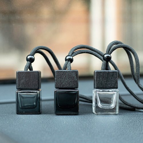 Imagen de Difusor de Aceites Esenciales Natural para Coche con Botella Vacía y Tapa Cuadrada Teñida – Ambientador Aromático y Adorno de Perfume Ecológico