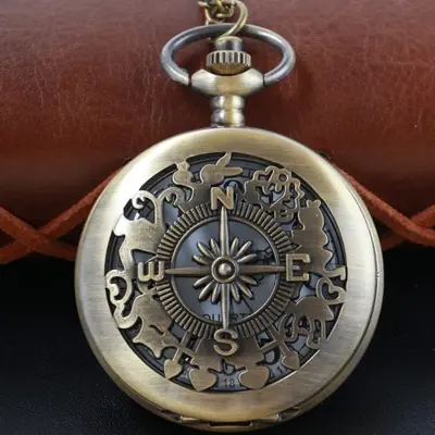 Image de Montre de Poche Vintage en Bronze avec Chaîne - Cadeau Élégant