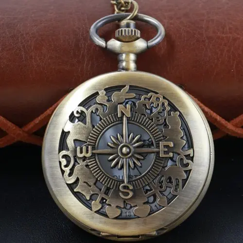 Image de Montre de Poche Vintage en Bronze avec Chaîne - Cadeau Élégant