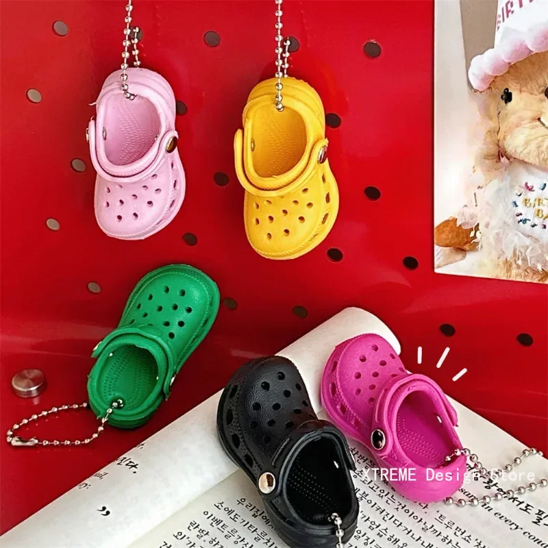 Bild von Bunte Mini-Schuh-Anhänger – Kreative Schlüsselbund-Charms für Taschen & Rucksäcke