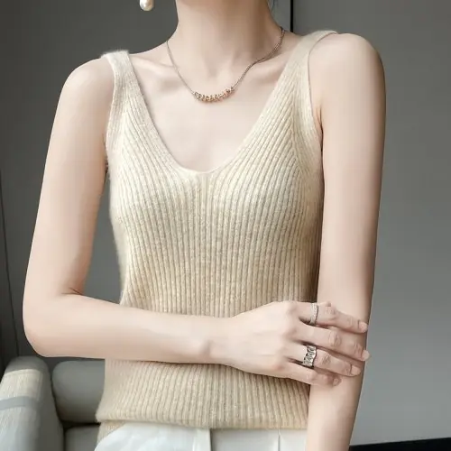 Image de Pull à Bretelles Femme en Laine Mérinos - Col V Élégant