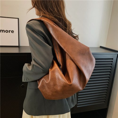 Imagen de Bolso de Hombro Grande Negro para Mujer - Bolso de Compras Hobo con Cuero Suave de Calidad, Diseño Sólido y Práctico para Viajes y Uso Diario