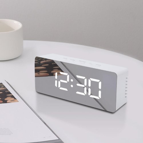 Afbeelding van Digitale LED-Wekker met Temperatuurweergave – Moderne Elektronische Bureauklok voor Slaapkamer, Thuisbureau en Kinderkamer