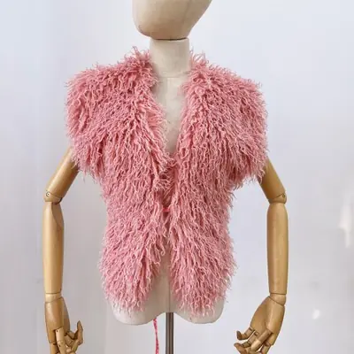 Image de Gilet en fausse fourrure femme dos nu chic automne-hiver