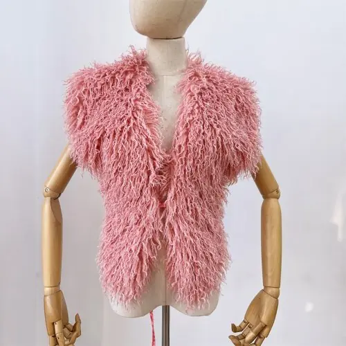 Image de Gilet en fausse fourrure femme dos nu chic automne-hiver