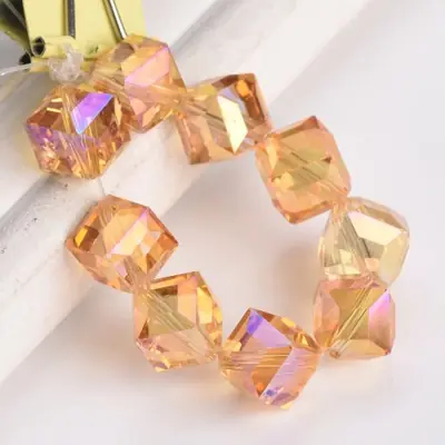 Image de Perles Cristal Carrées 9mm - Facettes & Trou Diagonal