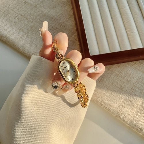 Immagine di Orologio da Donna Elegante con Cinturino in Oro