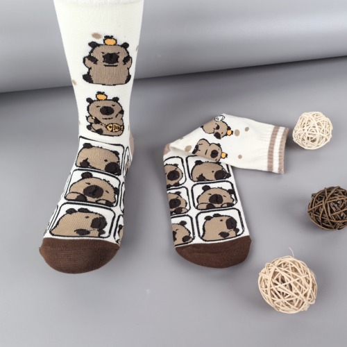 Immagine di Calzini a Mezza Gamba con Motivo Capibara Carino – Stile Cartone Animato, Comodi e Adatti per Tutte le Stagioni per Donne