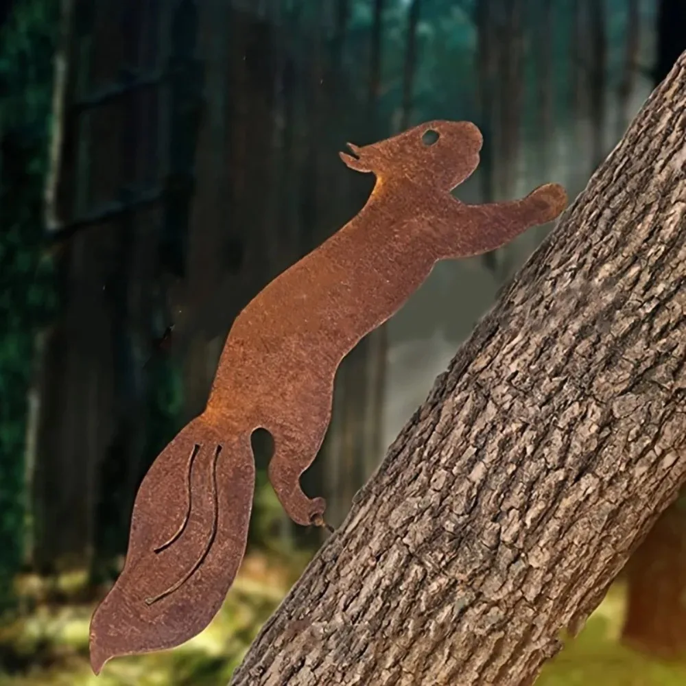 Afbeelding van Creatieve Roestige Eekhoorn Silhouet Metalen Boomstake – Natuurlijke Tuindecoratie van IJzer voor Bomen en Takken