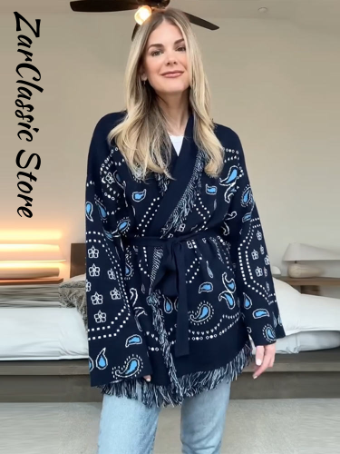 Bild von Elegante Strickjacke mit Jacquard-Muster & Gürtel – Herbst-Winter 2025
