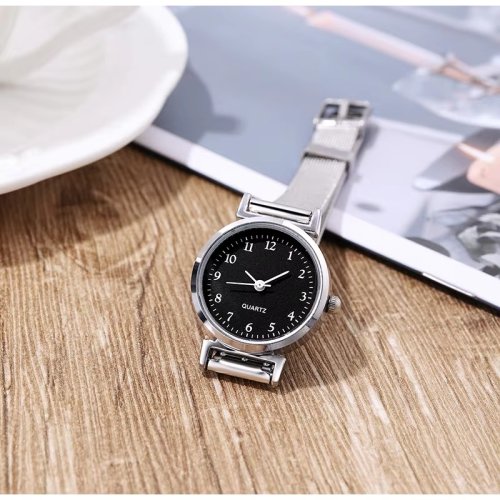 Imagen de Reloj de Pulsera de Plata para Mujer - Elegante y Moderno