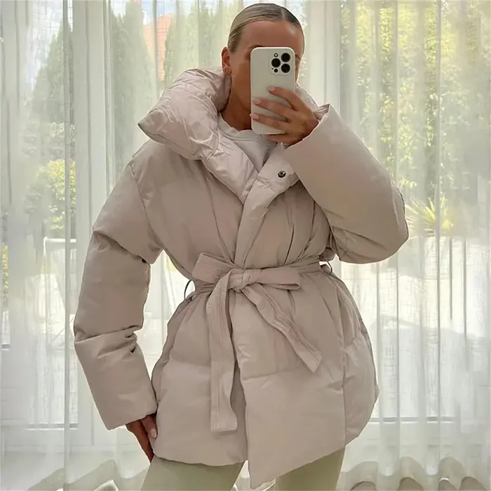 Image de Manteau Court Femme Col Montant - Hiver 2024