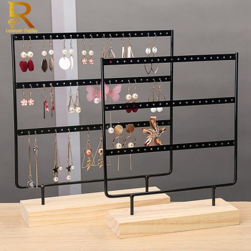 Afbeelding van Luxe Houten Aanrecht Oorbellen Displaystandaard met Metalen Hangers – Stijlvolle Opbergruimte voor Piercing en Sieraden