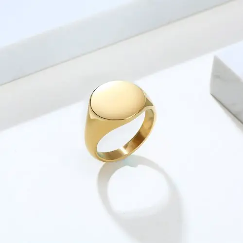 Image de Bague Chevalière Femme à Initiale Gravée - Acier Inoxydable 14 mm, Argentée ou Dorée